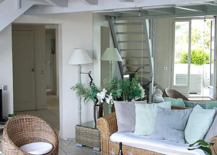 Апартаменты Duplex Climatise Avec Terrasse Vue Au Pied De La Антиб