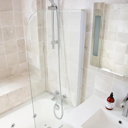 Apartament Duplex Climatise Avec Terrasse Vue Au Pied De La Antibes