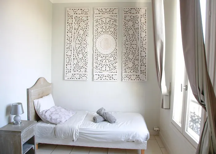 Duplex Climatise Avec Terrasse Vue Au Pied De La 昂蒂布