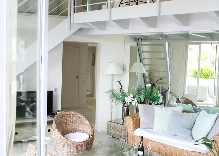 Duplex Climatise Avec Terrasse Vue Au Pied De La *