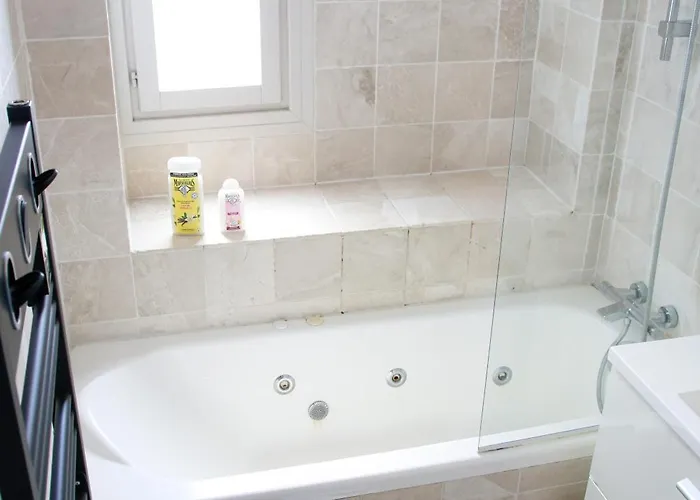 Duplex Climatise Avec Terrasse Vue Au Pied De La 昂蒂布