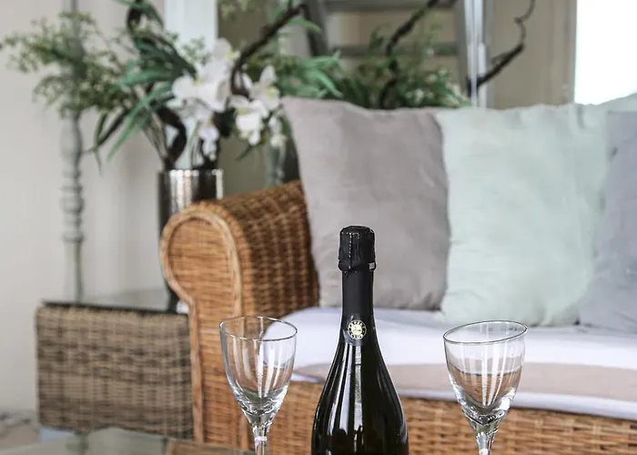 Duplex Climatise Avec Terrasse Vue Au Pied De La 昂蒂布